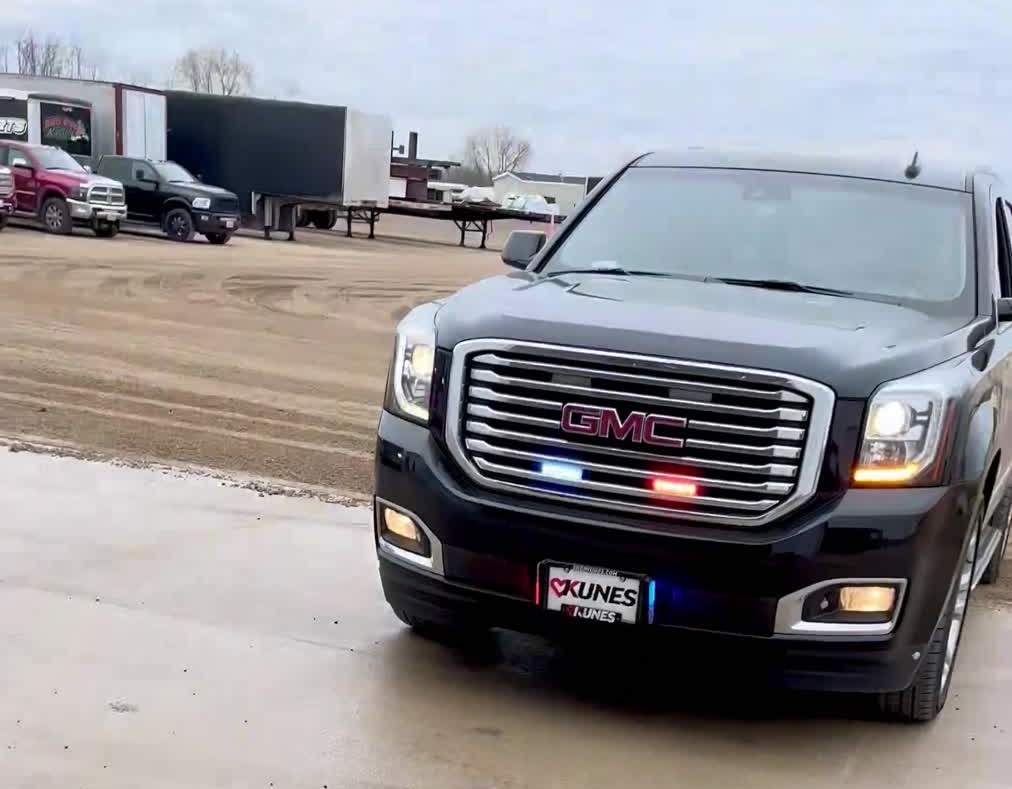 2018 GMC Yukon with grille hideaway emergency lights